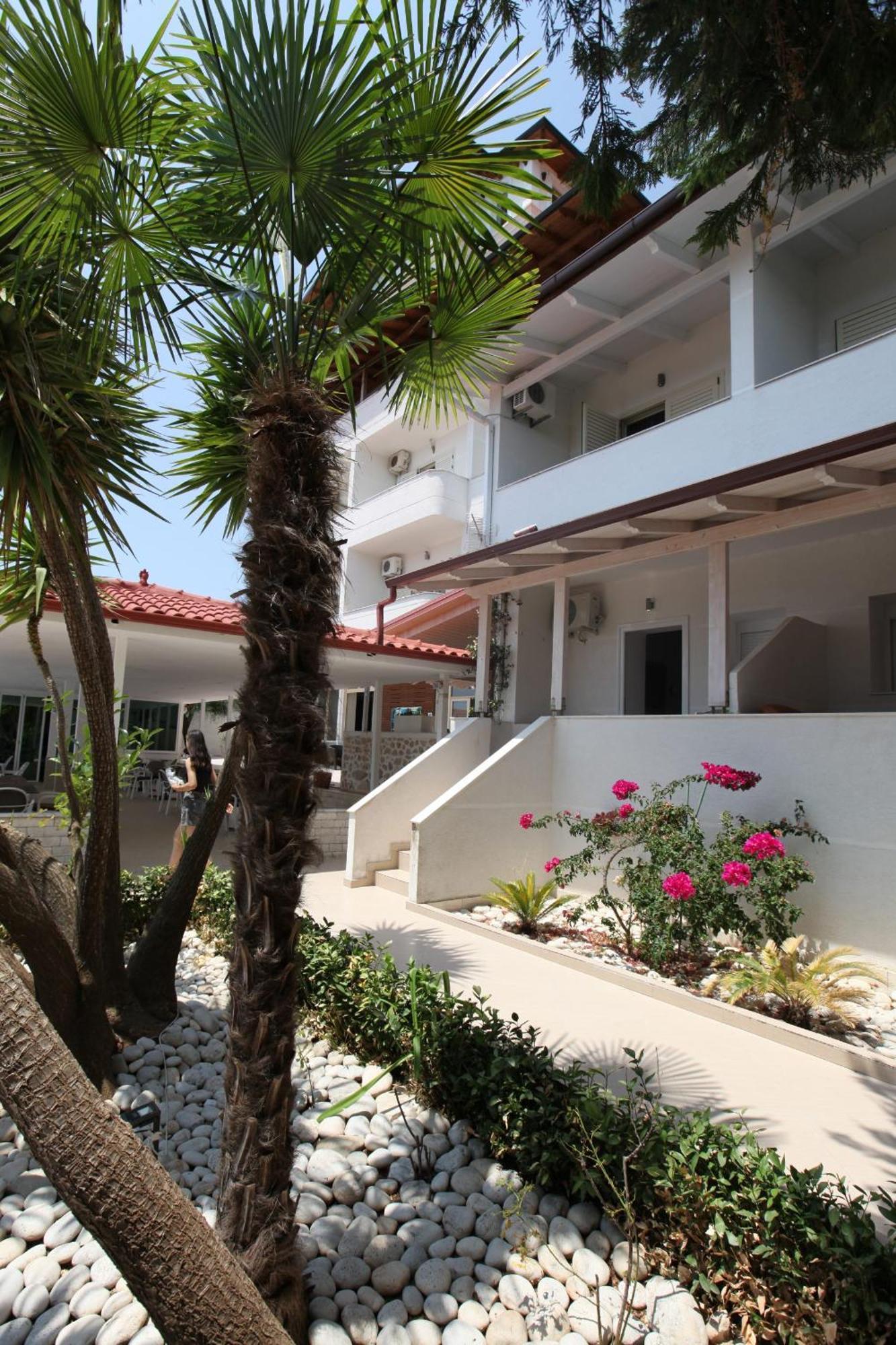 Hotel Relax Dhermi Exterior photo